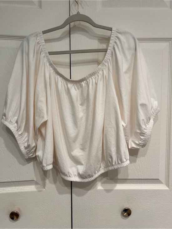 Old Navy Tops - Old Navy 2X cream Crop Top Blouse